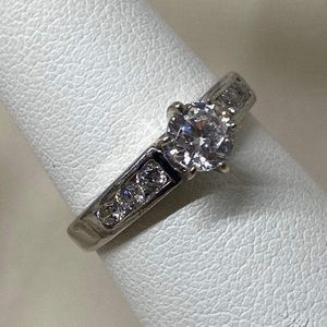 10k white gold cubic zirconia ring